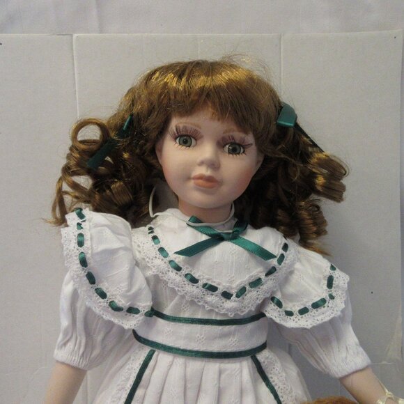 Heritage Signature Collection Irish Eileen Doll - Picture 5 of 7